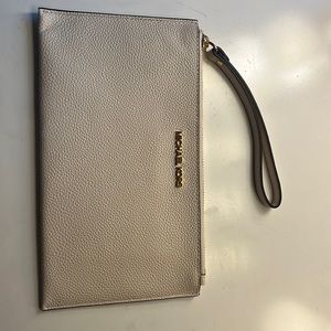 Micheal Kors wristlet